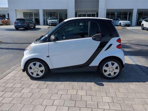 Crystal White 2013 smart ForTwo pure