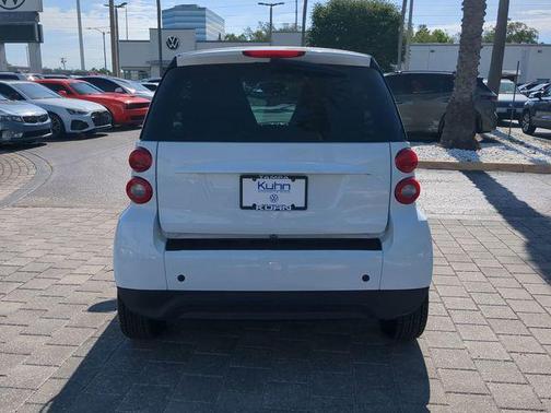 Crystal White 2013 smart ForTwo pure
