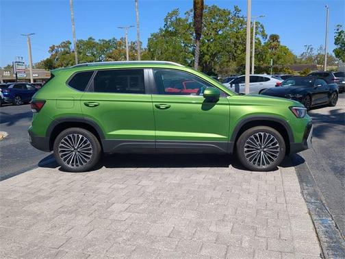 2025 Volkswagen Taos 1.5T SE