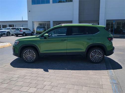 2025 Volkswagen Taos 1.5T SE