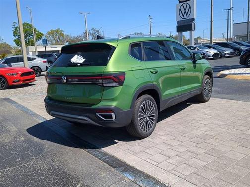 2025 Volkswagen Taos 1.5T SE
