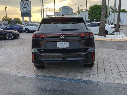 2025 Volkswagen Tiguan 2.0T SEL R-Line 4MOTION