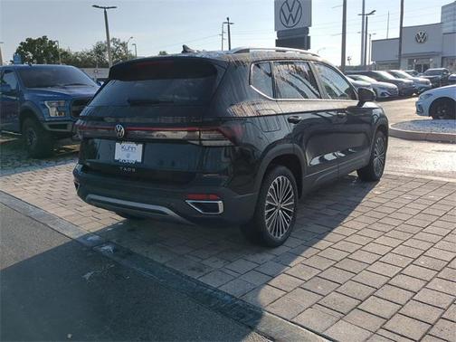 2025 Volkswagen Taos 1.5T SE