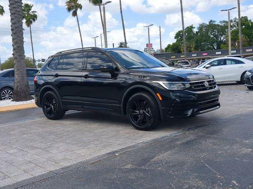 Deep Black Pearl 2023 Volkswagen Tiguan 2.0T SE R-Line Black