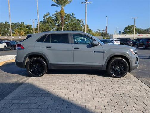 2025 Volkswagen Atlas Cross Sport 2.0T SE w/Technology