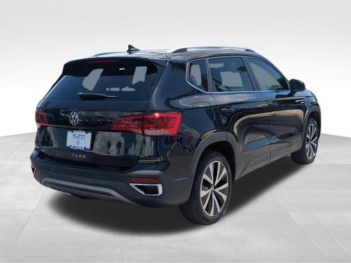 Deep Black Pearl 2023 Volkswagen Taos 1.5T SE