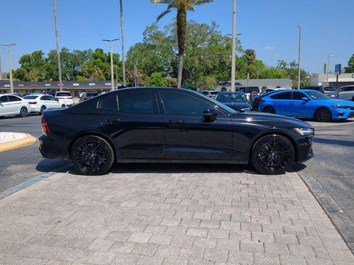 2022 Volvo S60 Recharge Plug-In Hybrid T8 R-Design