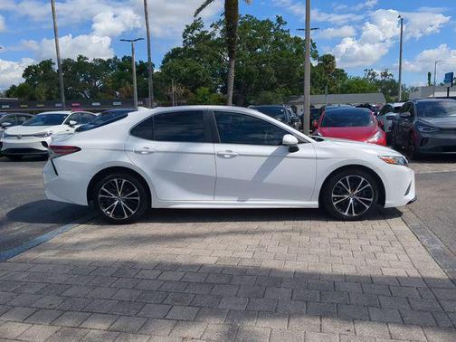 Super White 2019 Toyota Camry SE