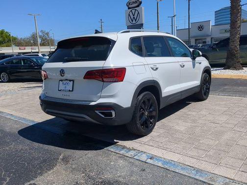 2023 Volkswagen Taos 1.5T SE