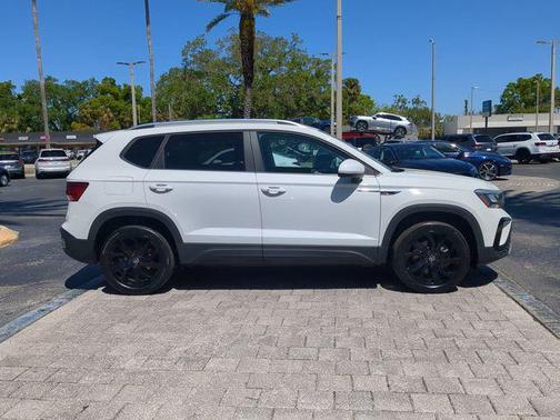 2023 Volkswagen Taos 1.5T SE