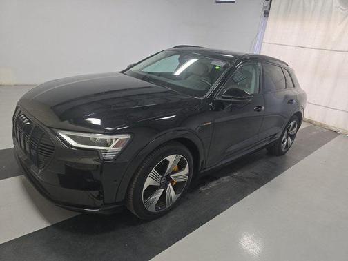 2022 Audi e-tron Premium Plus