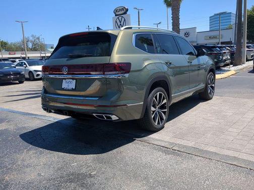 Avocado Green Pearl 2026 Volkswagen Atlas 2.0T SEL Premium R-Line 4MOTION