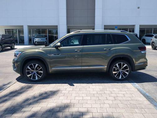 Avocado Green Pearl 2026 Volkswagen Atlas 2.0T SEL Premium R-Line 4MOTION