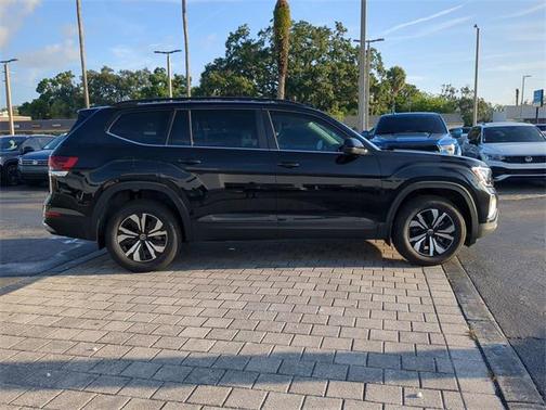 2025 Volkswagen Atlas 2.0T SE