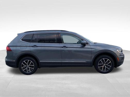 Platinum Gray Metallic 2021 Volkswagen Tiguan 2.0T SE