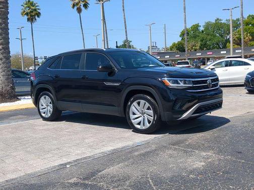 Deep Black Pearl 2022 Volkswagen Atlas Cross Sport 3.6L V6 SE w/Technology