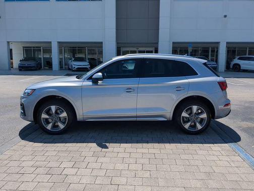 Florett Silver Metallic 2023 Audi Q5 40 Premium