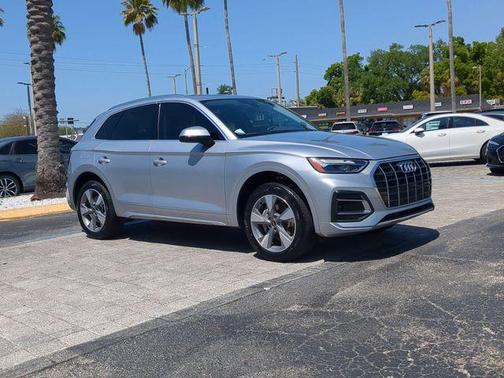 Florett Silver Metallic 2023 Audi Q5 40 Premium