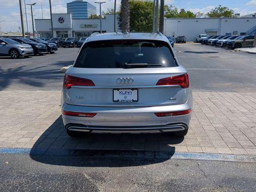 Florett Silver Metallic 2023 Audi Q5 40 Premium