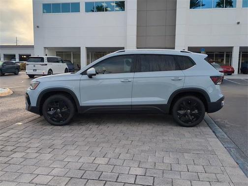 2025 Volkswagen Taos 1.5T SE