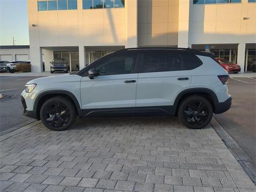 2025 Volkswagen Taos 1.5T SE Black