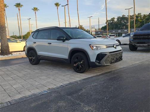 2025 Volkswagen Taos 1.5T SE Black