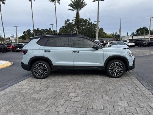 2025 Volkswagen Taos 1.5T SE Black