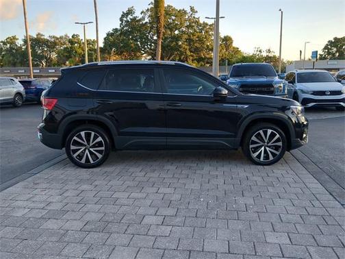 2024 Volkswagen Taos 1.5T SE