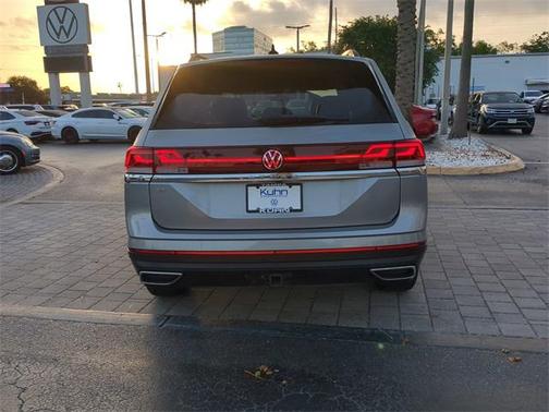 2024 Volkswagen Atlas 2.0T SE w/Technology