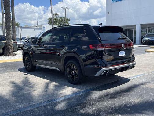 deep black pearl 2026 Volkswagen Atlas Peak Edition