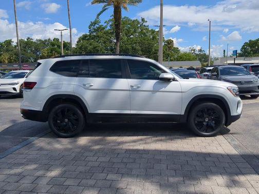 opal white pearl 2026 Volkswagen Atlas 2.0T SE w/Technology