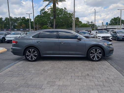 Platinum Gray Metallic 2022 Volkswagen Passat 2.0T SE