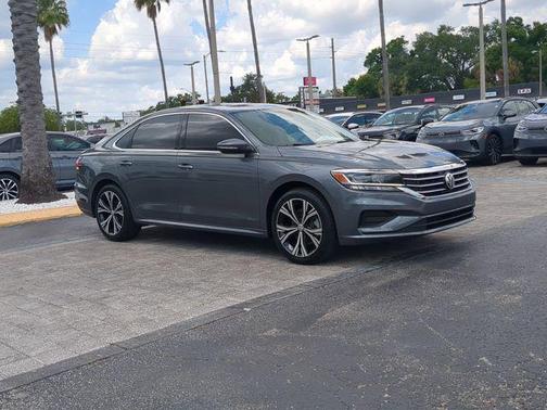 Platinum Gray Metallic 2022 Volkswagen Passat 2.0T SE