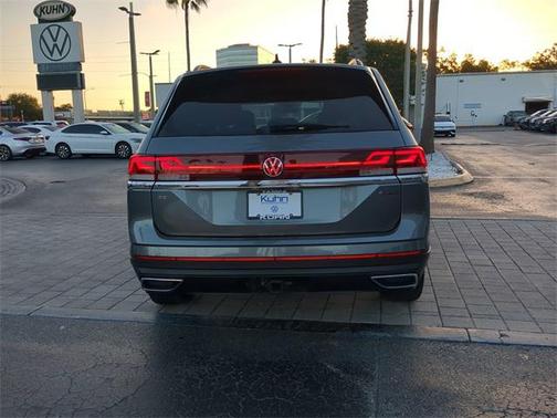 2024 Volkswagen Atlas 2.0T SE w/Technology 4MOTION