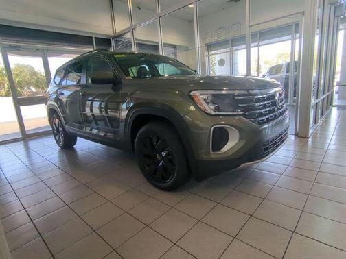 Avocado Green Pearl 2026 Volkswagen Atlas 2.0T SE w/Technology