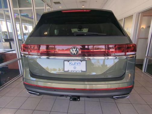 Avocado Green Pearl 2026 Volkswagen Atlas 2.0T SE w/Technology