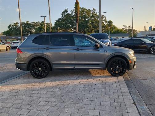 2021 Volkswagen Tiguan 2.0T SE R-Line Black