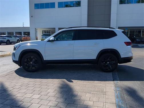 2025 Volkswagen Atlas 2.0T SE w/Technology
