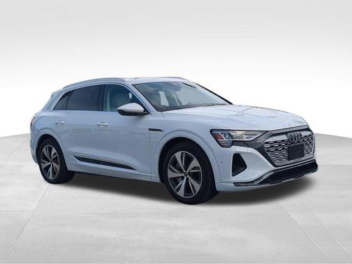 Glacier White Metallic 2024 Audi Q8 e-tron Premium Plus