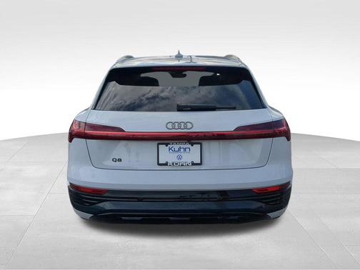 Glacier White Metallic 2024 Audi Q8 e-tron Premium Plus
