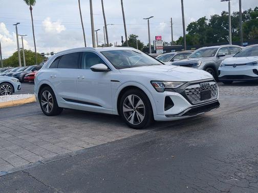 Glacier White Metallic 2024 Audi Q8 e-tron Premium Plus