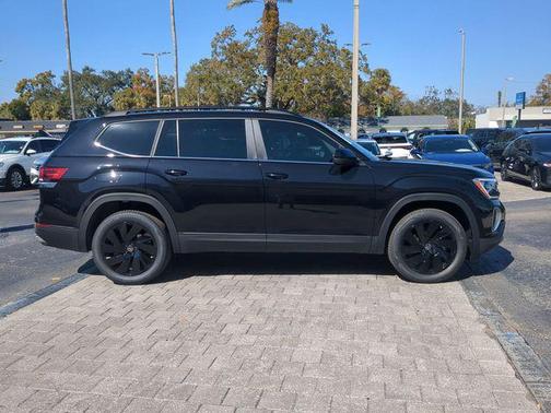 Deep Black Pearl 2026 Volkswagen Atlas 2.0T SE w/Technology