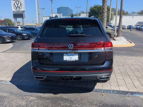 Deep Black Pearl 2026 Volkswagen Atlas 2.0T SE w/Technology
