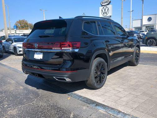 Deep Black Pearl 2026 Volkswagen Atlas 2.0T SE w/Technology