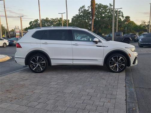 2022 Volkswagen Tiguan 2.0T SEL R-Line 4MOTION