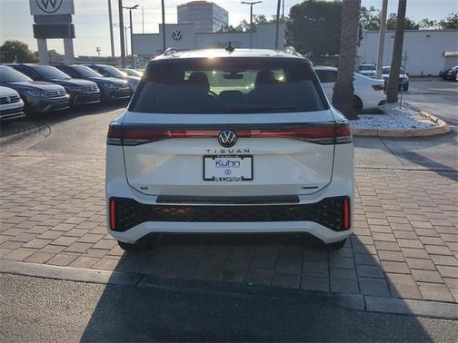 2025 Volkswagen Tiguan 2.0T SE R-Line Black 4MOTION