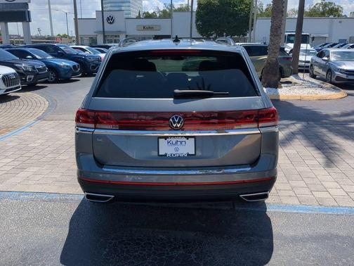 Platinum Gray Metallic 2024 Volkswagen Atlas 2.0T SE