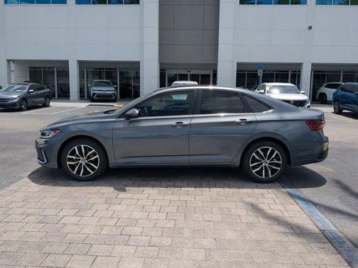 Platinum Gray Metallic 2026 Volkswagen Jetta 1.4T SE