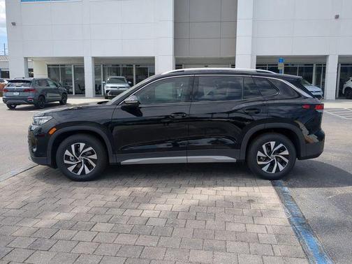 deep black pearl 2026 Volkswagen Tiguan 2.0T S