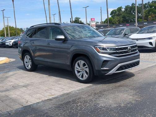 Platinum Gray Metallic 2021 Volkswagen Atlas 3.6L SE w/Technology